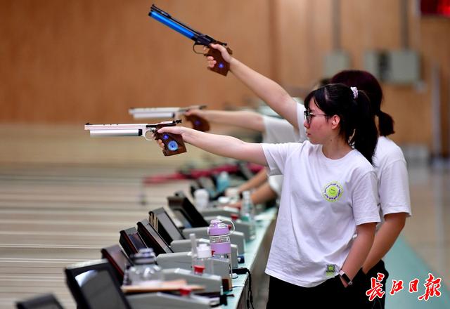 澳客app下载地址-射击比赛过程中，选手淡定应对(射击项目对运动员注意广度的要求)