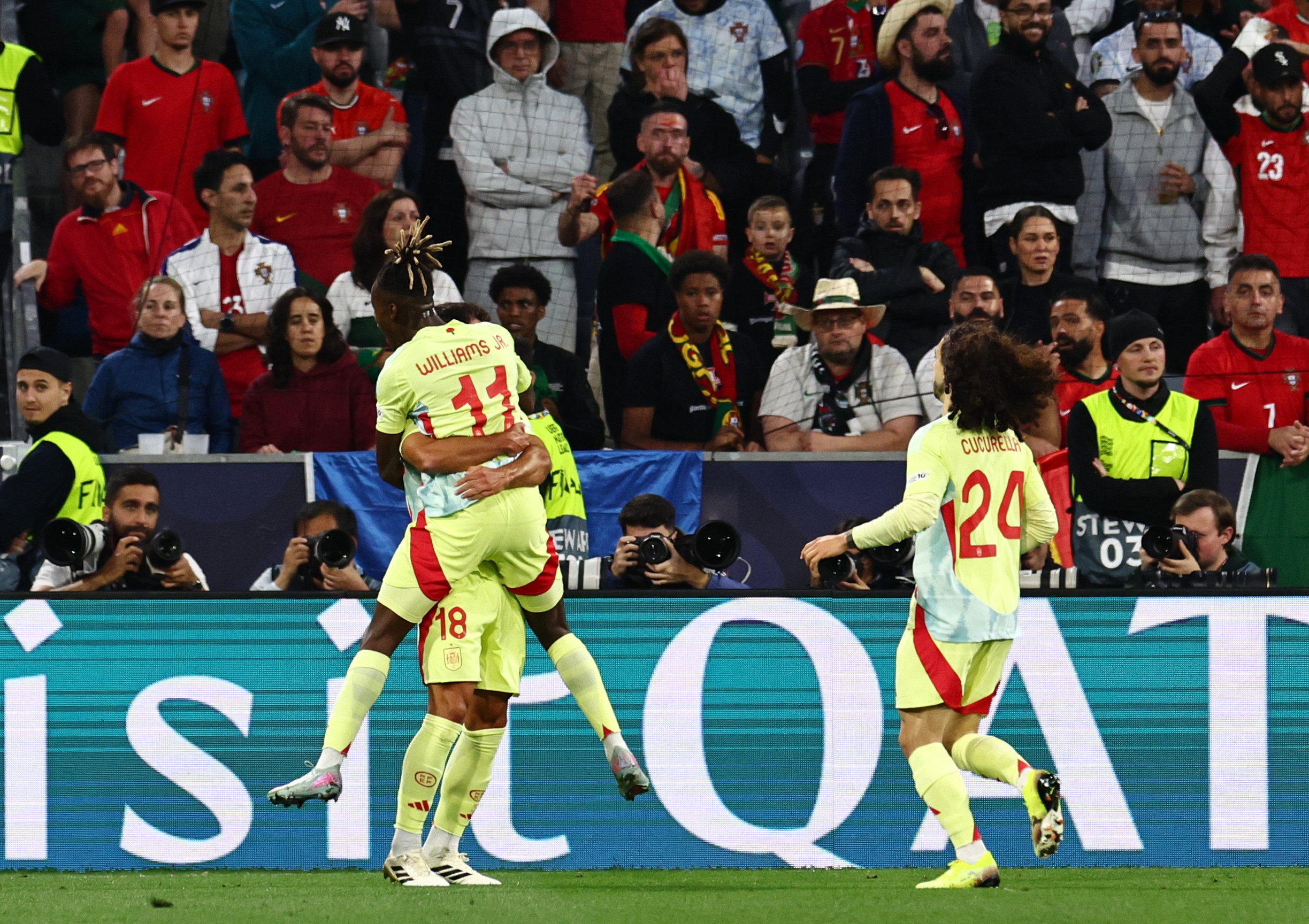 澳客网页版登录入口-关于欧洲杯外战纷争不断,球员全力拼搏的信息