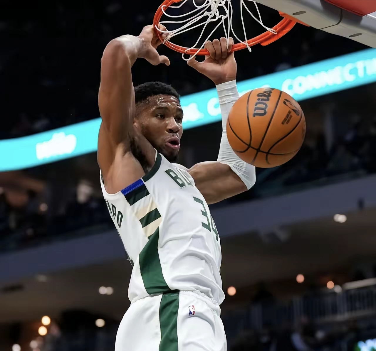 包含雄鹿胜马刺,字母哥单场30+10的词条