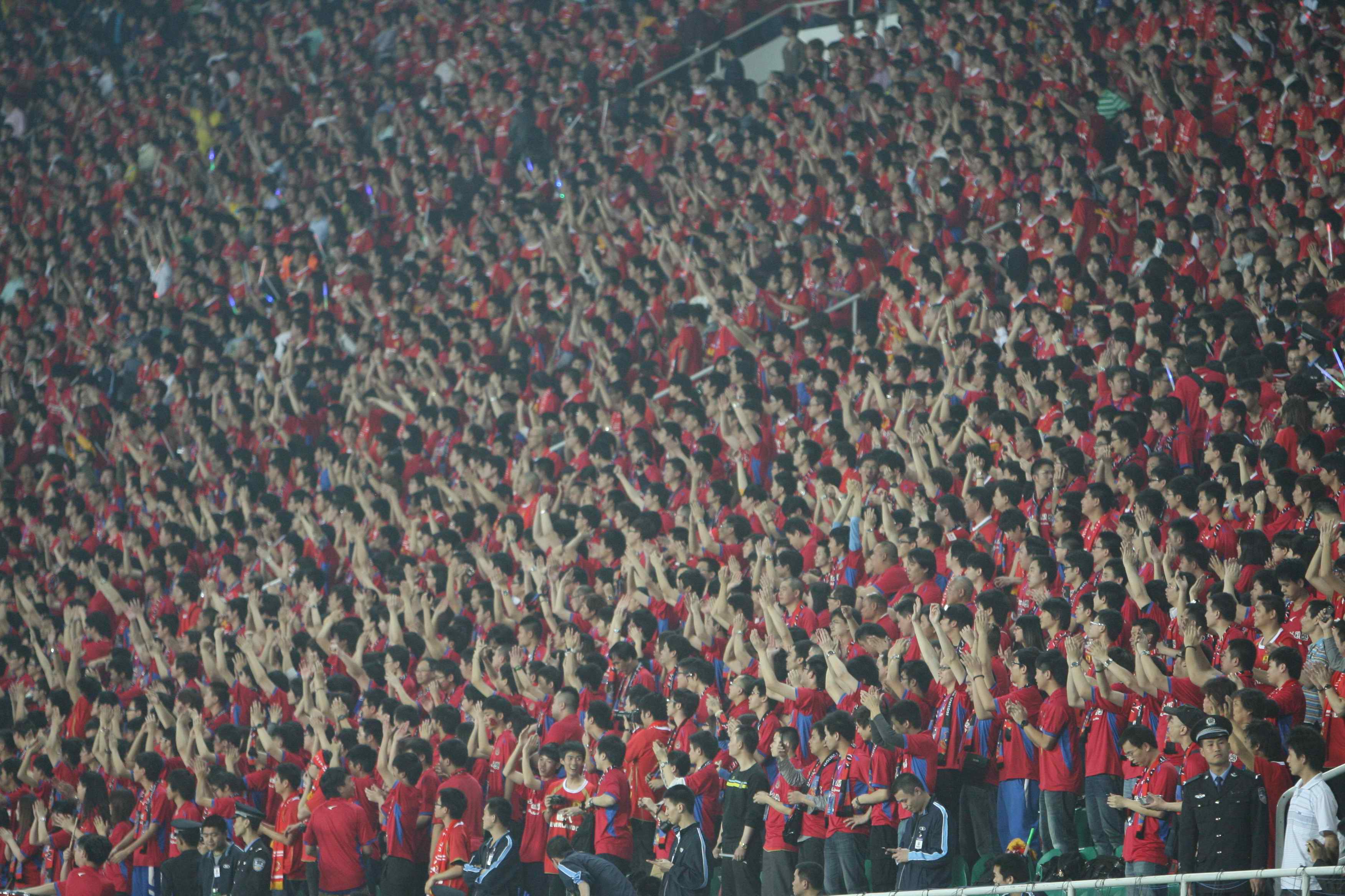 澳客下载-热血足球竞技赛事赢得观众欢呼